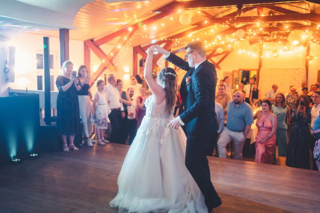 Hochzeitstanz im Festsaal des Landhaus Hui Wäller