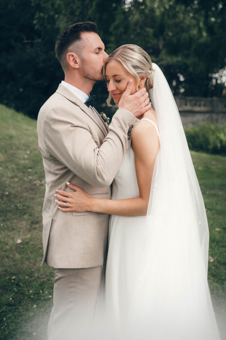 Brautpaar Kuss Schleier