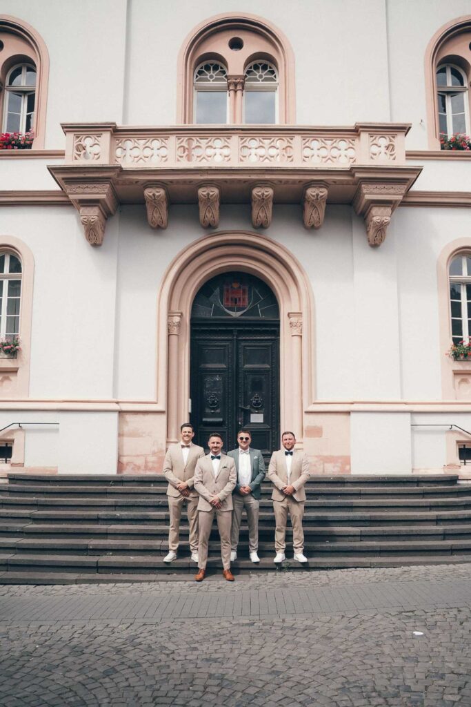 Gruppenfoto Jungs Treppe
