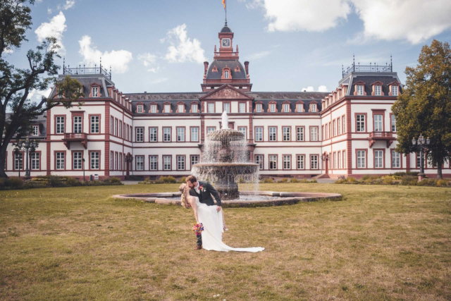Brautpaar im Schlossambiente