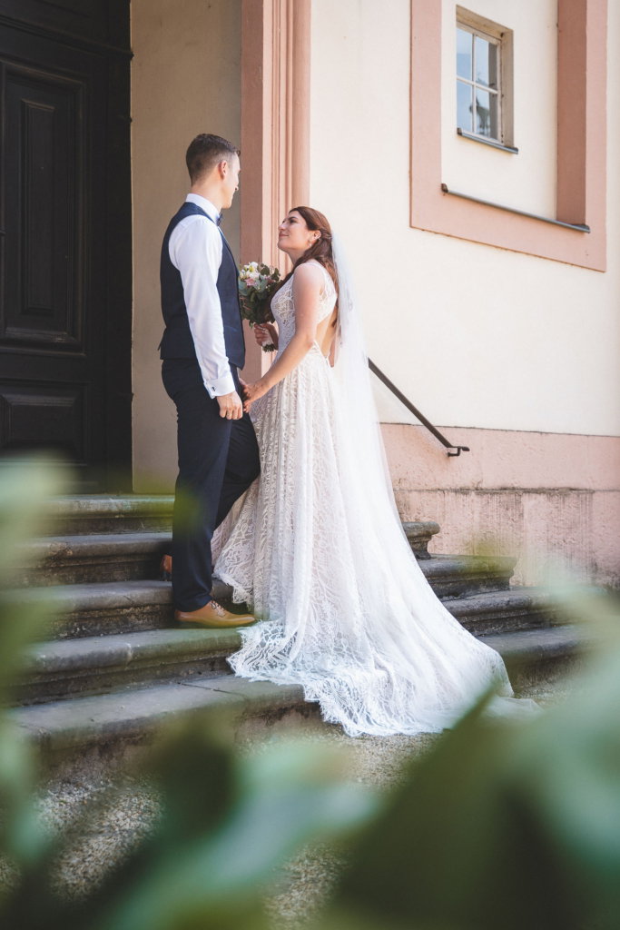 heiraten schloss weilburg brautpaar schlosstreppe